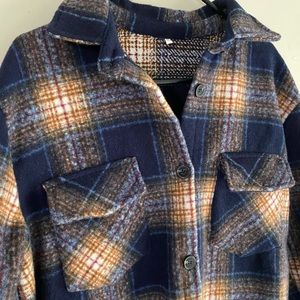 Long thick plaid coat, with pockets!